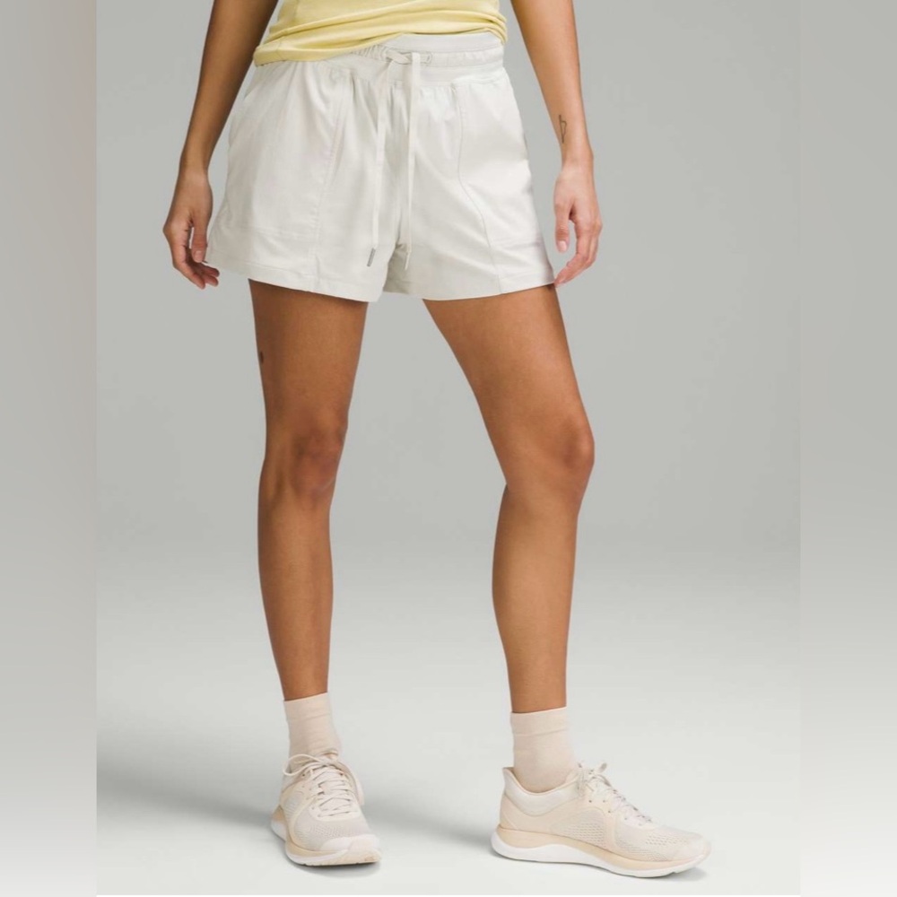 Lululemon Dance Studio High-Rise Short 3.5" in Bone size 14